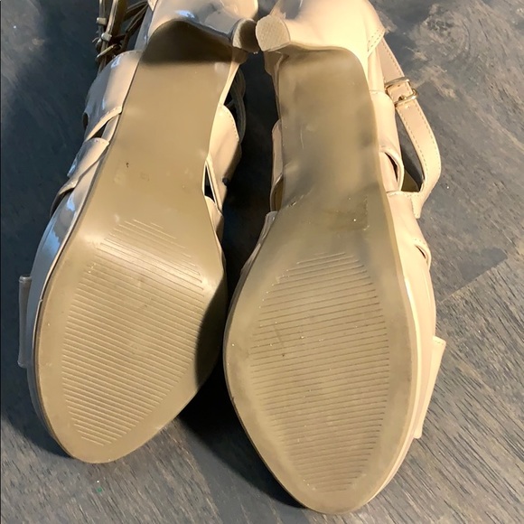 Daisy Fuentes (Carra) High Heel Platforms - Picture 8 of 9